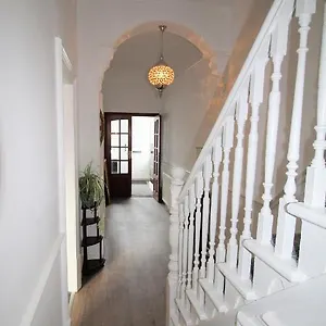 Heaton Haven: Spacious Period With Modern Comforts Holiday home