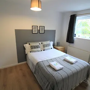 Hamilton House -3 Bed Close To Town, Drive Parking, 2 Toilets Holiday home
