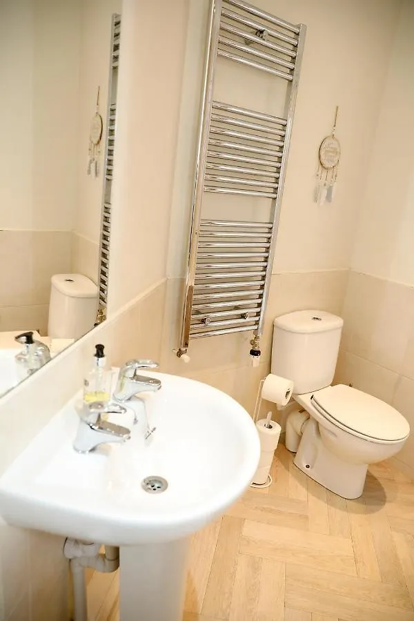 Beautiful Cozy 3 Bedroom 2 Bathroom Apartment Newcastle upon Tyne