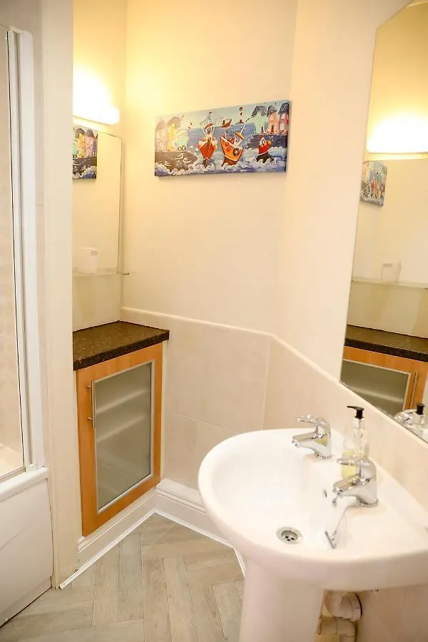 Beautiful Cozy 3 Bedroom 2 Bathroom Apartment Newcastle upon Tyne